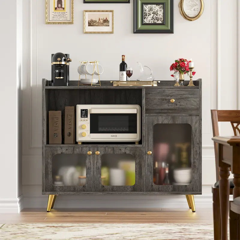 Sideboard mit Stauraum und Türfüllungen aus Acryl
