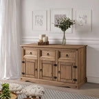 Holz-Sideboard mit Metallbeschlägen