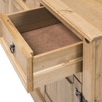 Holz-Sideboard mit Metallbeschlägen
