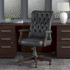 Fauteuil de bureau capitonné à dossier haut avec accoudoirs