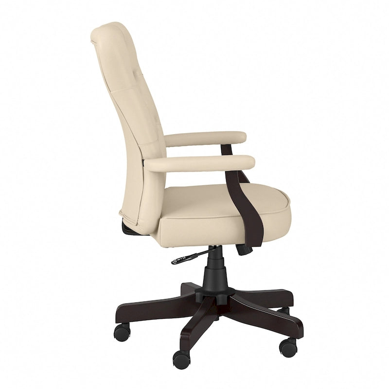 Fauteuil de bureau capitonné à dossier haut avec accoudoirs
