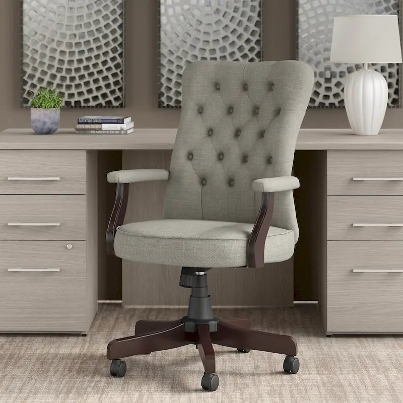 Fauteuil de bureau capitonné à dossier haut avec accoudoirs