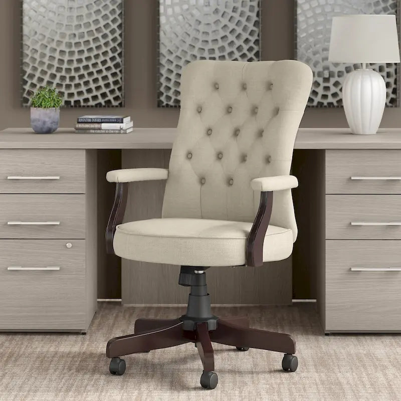 Fauteuil de bureau capitonné à dossier haut avec accoudoirs