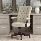 Fauteuil de bureau capitonné à dossier haut avec accoudoirs
